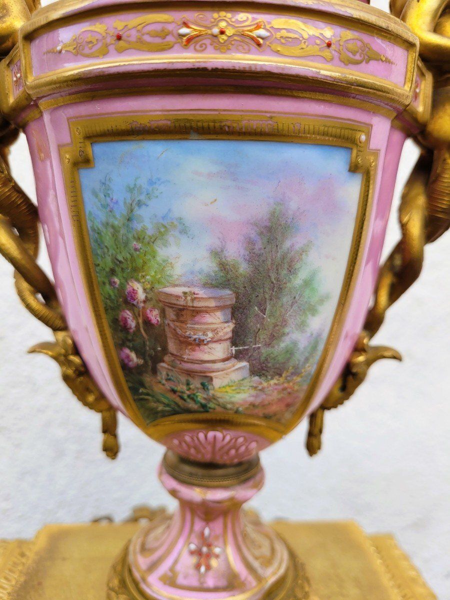 photo furniture Porcelain And Gilt Bronze Clock, Napoleon III, 19th Century