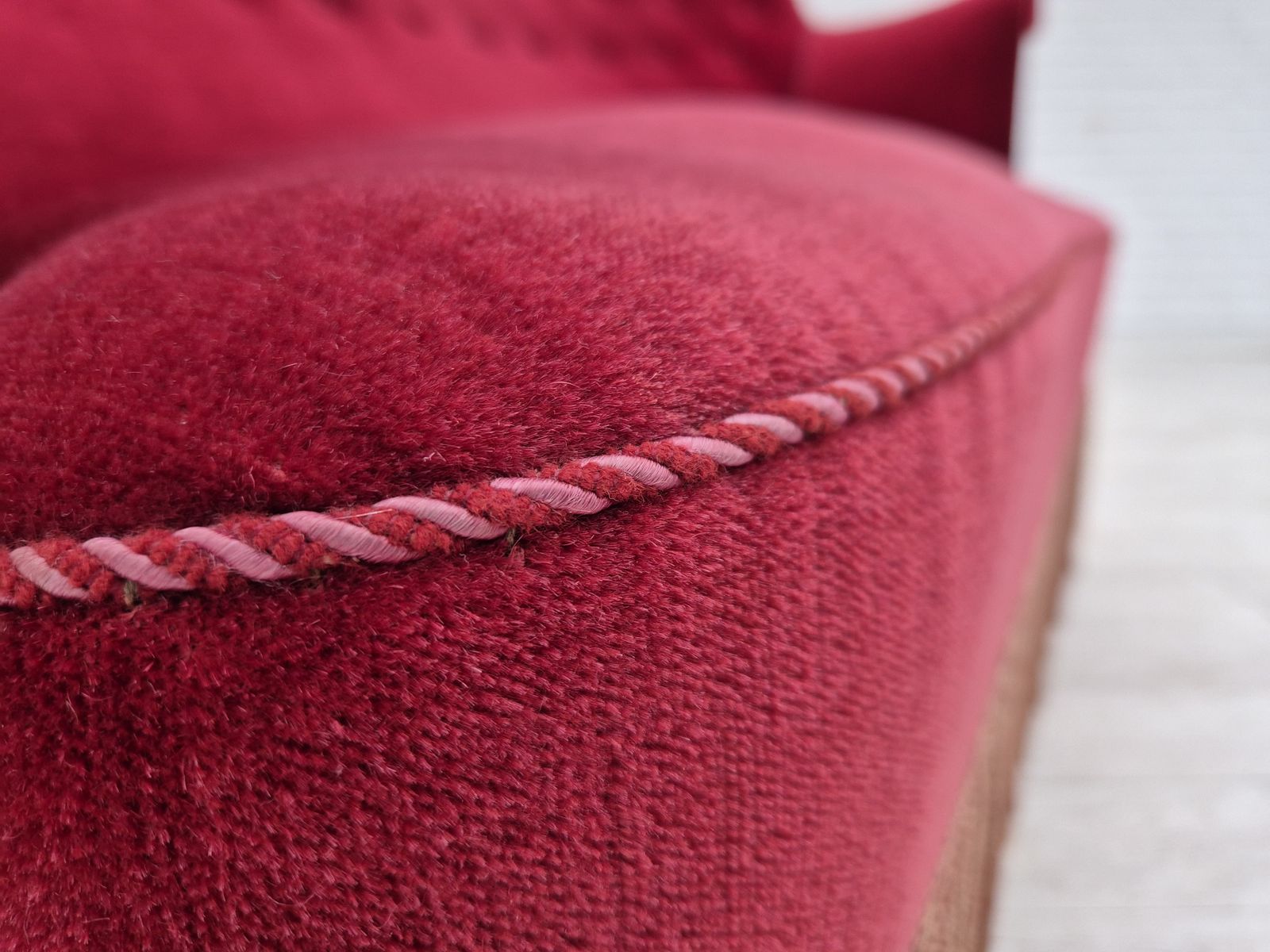 photo vinterior 1950s, Danish 2 Seater Sofa, Cherry Red Furniture Velour, Ash Wood.