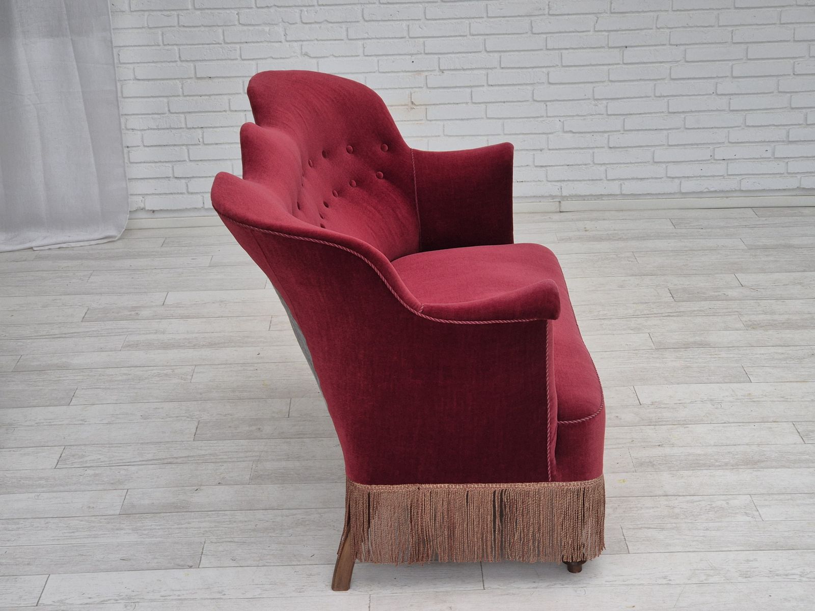 photo vintage 1950s, Danish 2 Seater Sofa, Cherry Red Furniture Velour, Ash Wood.