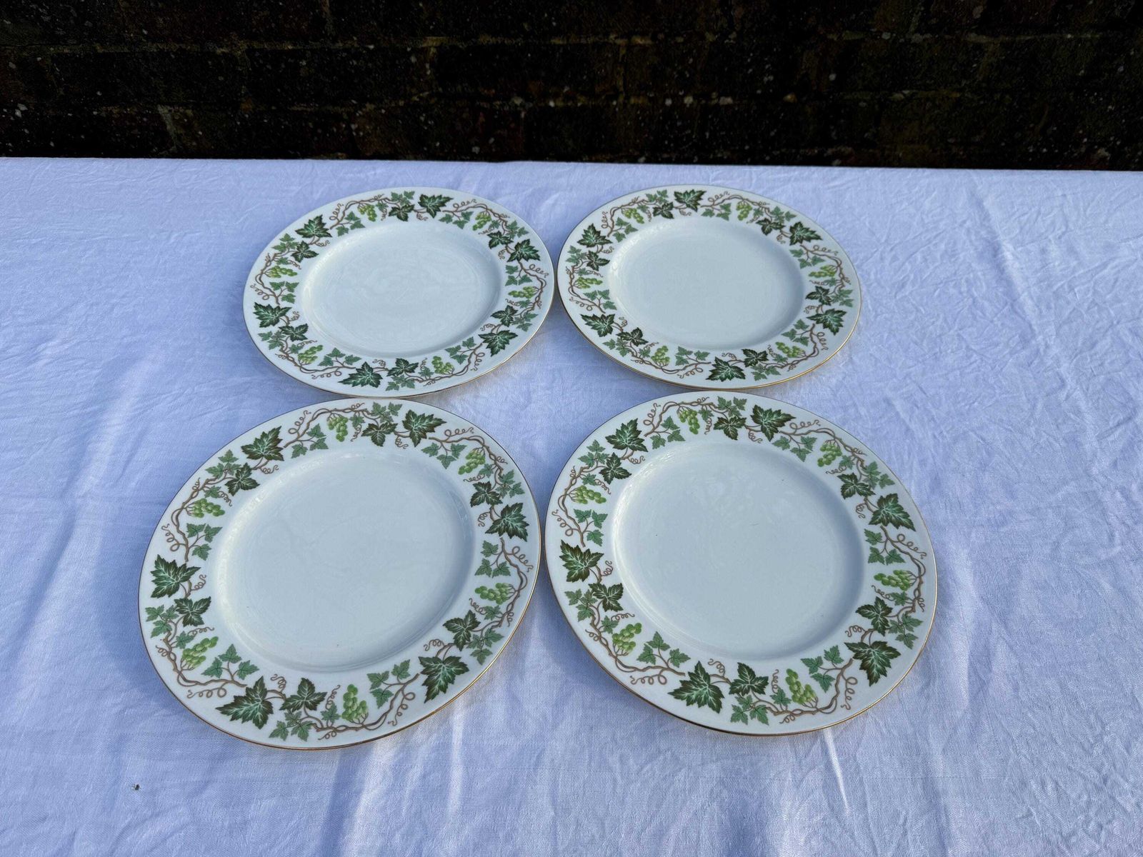 Superb 1950s/60s Wedgwood Santa Clara Part Dinner Service   Green Ivy Pattern, 18 Piece Set Incl Dinner Side Plates, Dessert Soup Bowls photo 170.0