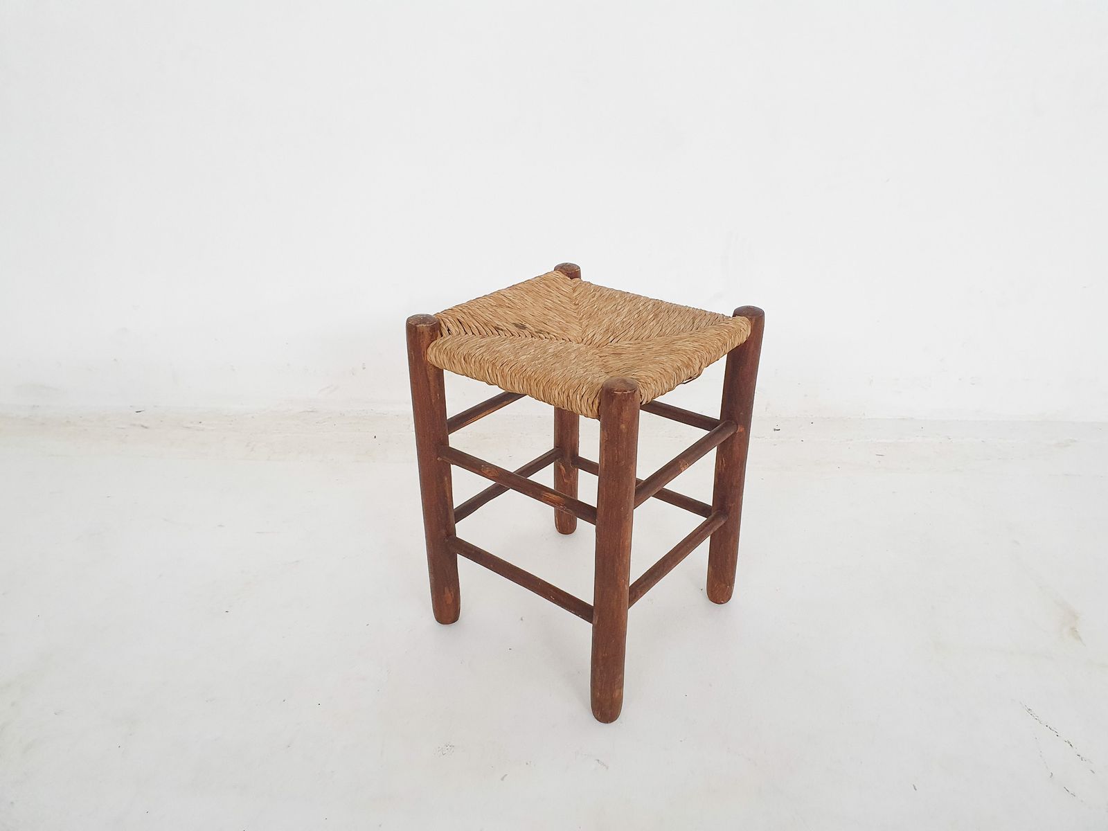 Mid Century Houten Kruk Met Rotan Zitting