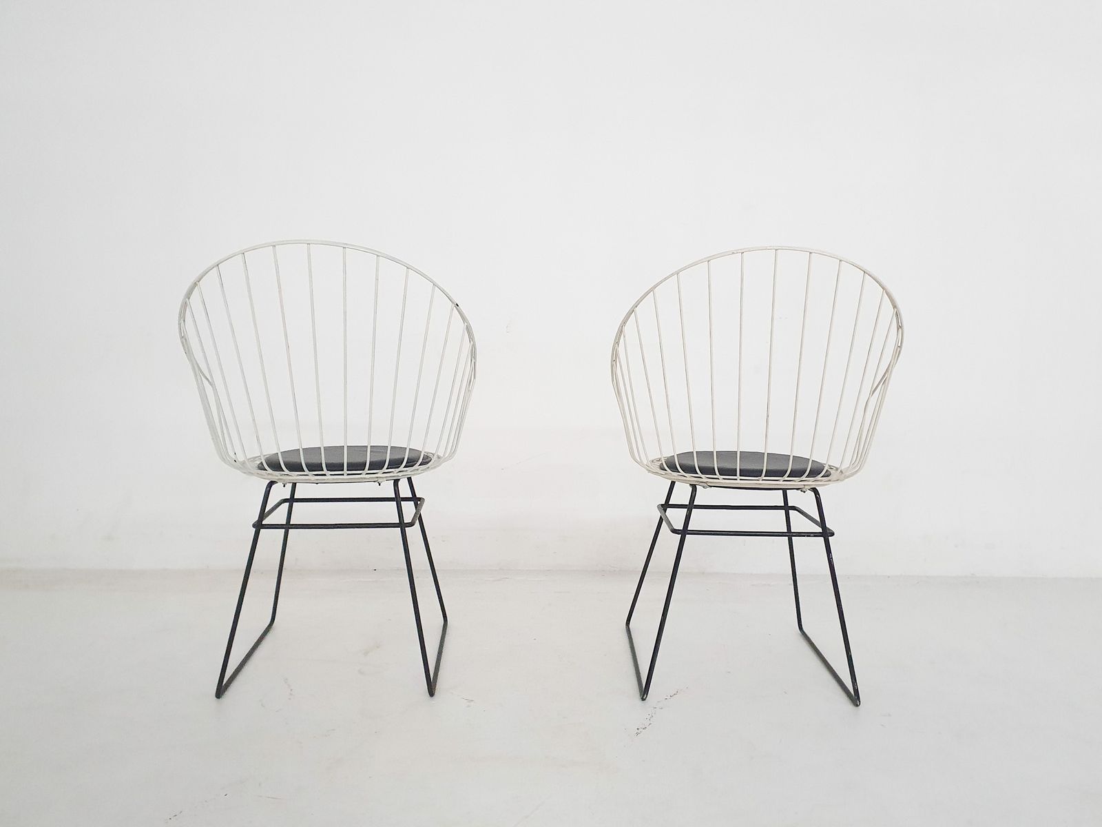 D. Dekker Voor Tomado Draadstoelen, Nederland, Ca. Jaren 1950 photo Meubels