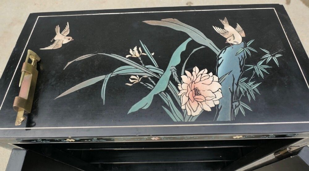 Pretty Chinoiserie Cupboard Decorated With Birds And Flowers photo buy