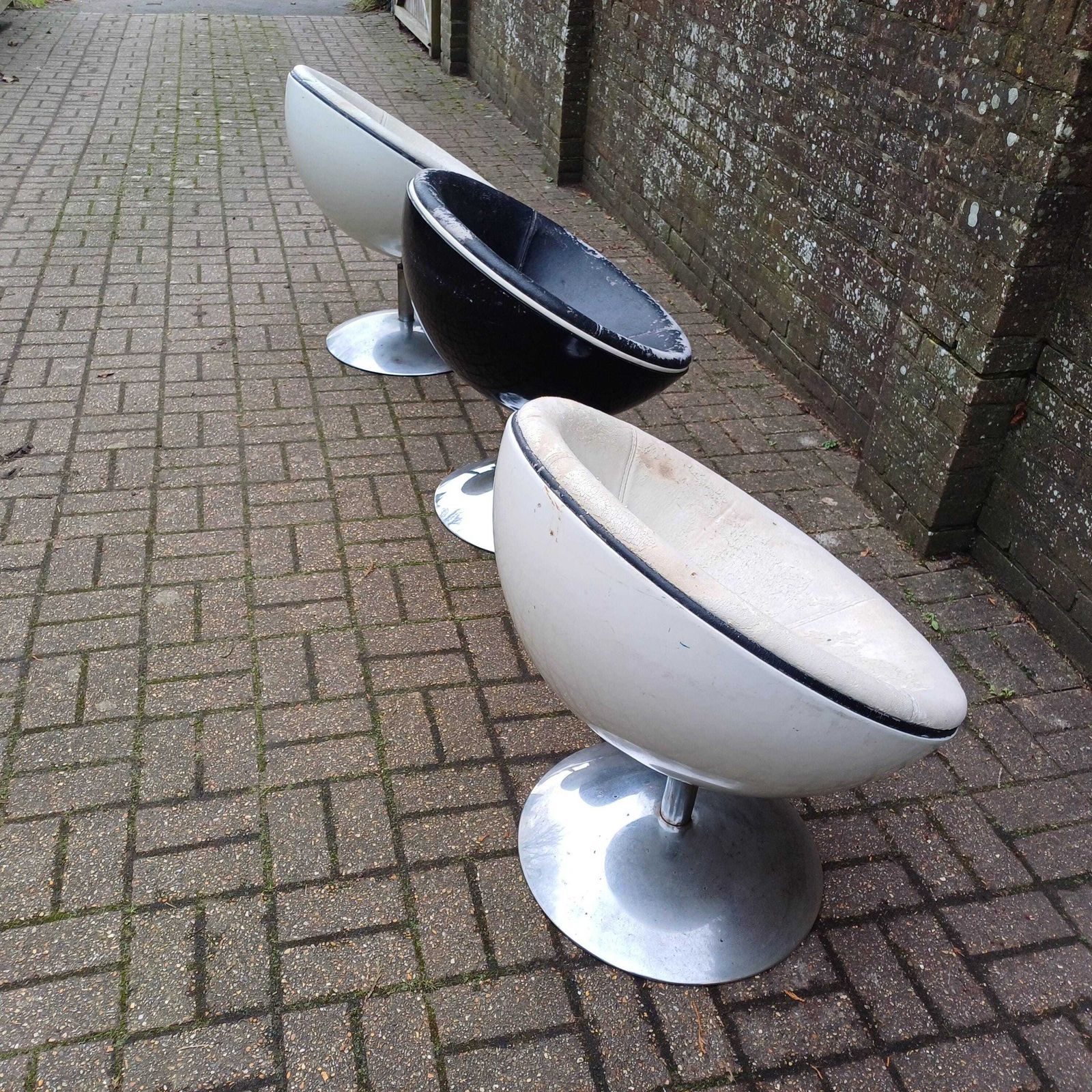 photo furniture Set Of 3 1970s Style Globe Chairs Chrome And Fibre Glass Or Plastic Need Work