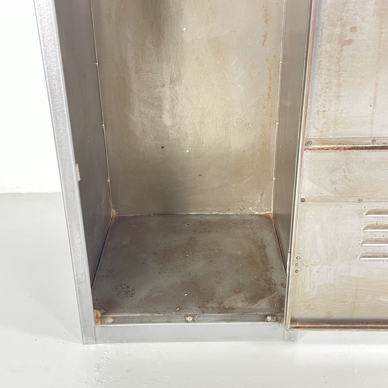 photo for sale Steel Single Column Locker