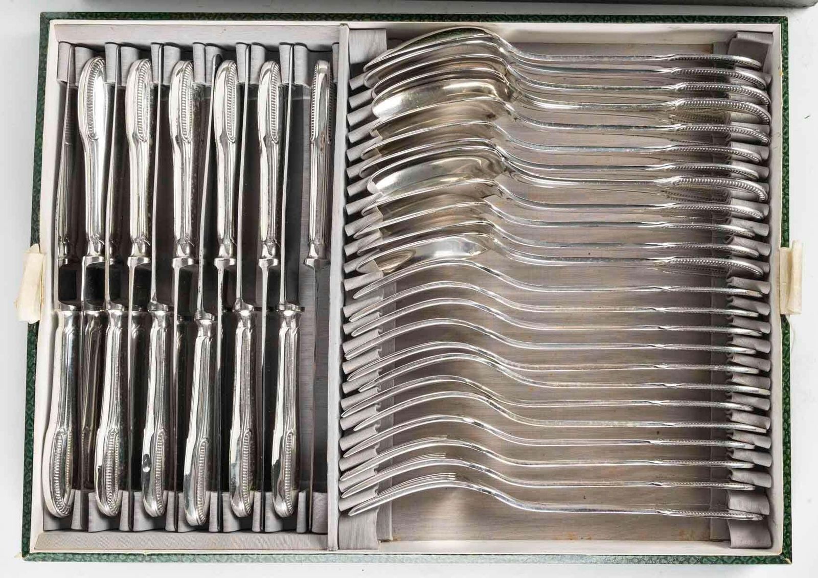 Ercuit Dinner Service, 20th Century. photo 3112.0