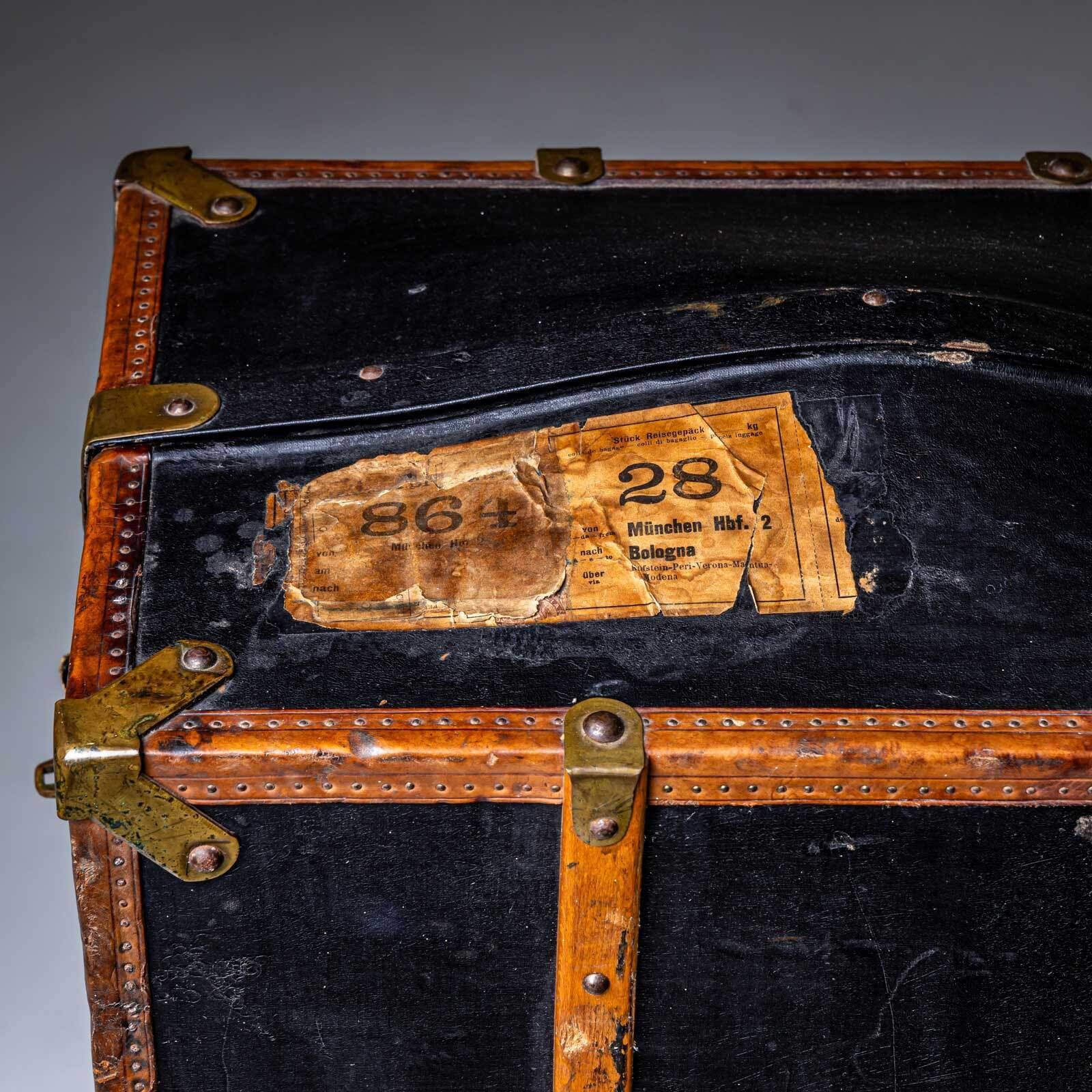 Leather Wardrobe Trunk, Probably Germany, Early 20th Century photo vinterior