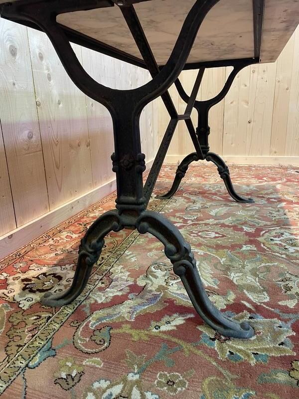 Table De Bistrot En Fonte Et Marbre photo 790.0