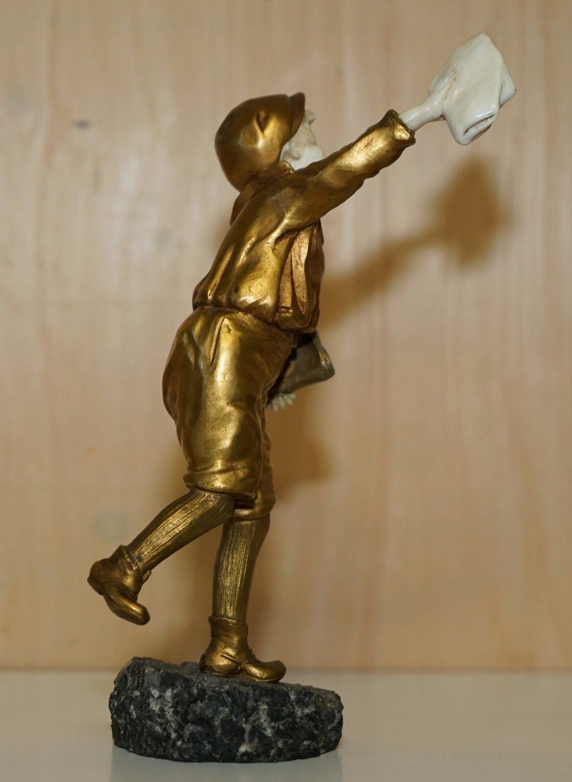 photo vintage 19th Century Gold Gilt Bronze Demetre H Chiparus Signed Newspaper Boy Statue
