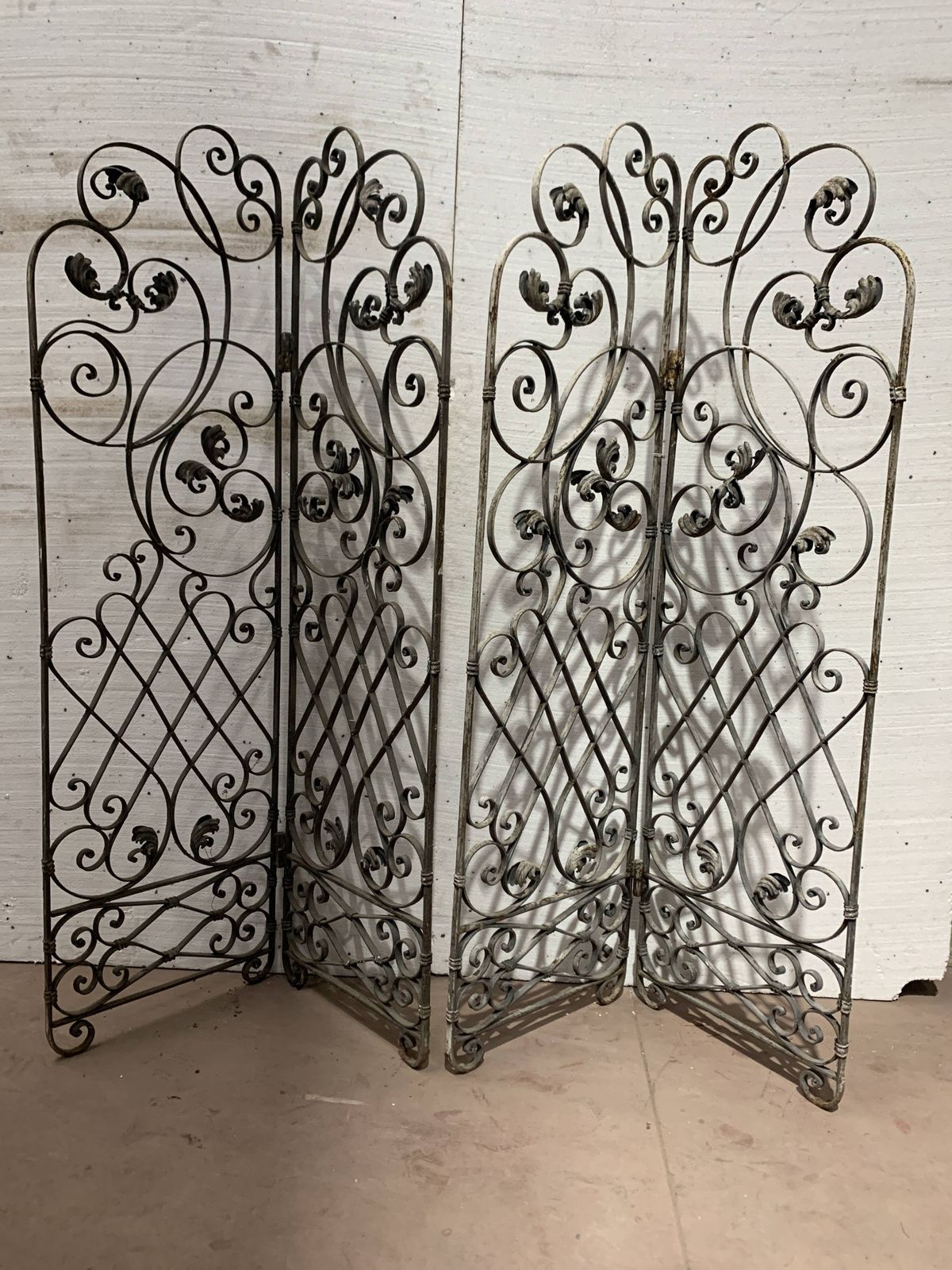 20th Century Wrought Iron Four Leaf Partition photo furniture