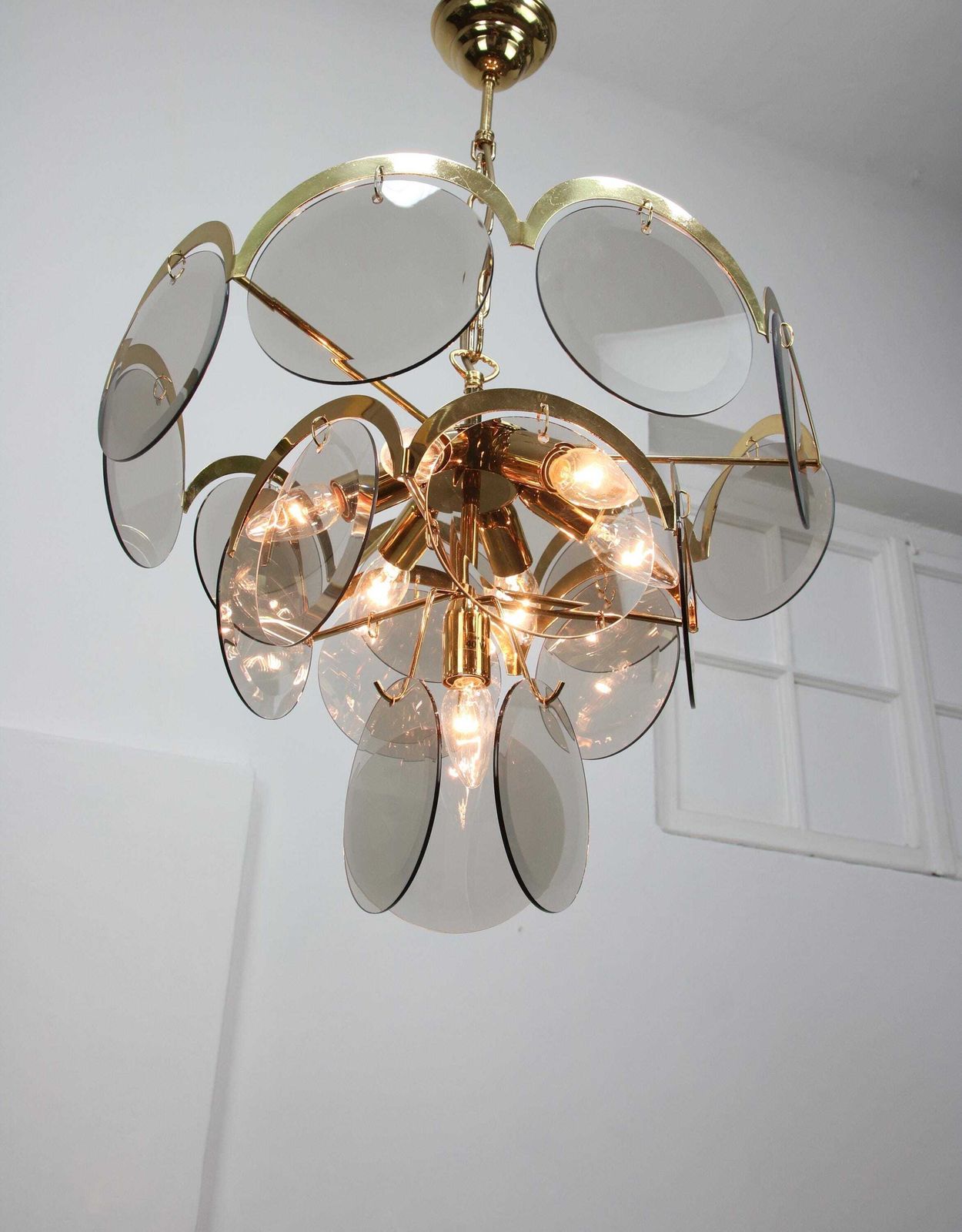 Vintage Vistosi Chandelier / Gold Metal Base With 18 Smoked And Beveled Glass Discs / Italy 1970s / Mid Century Modern Designer Pendant Lamp photo Lighting