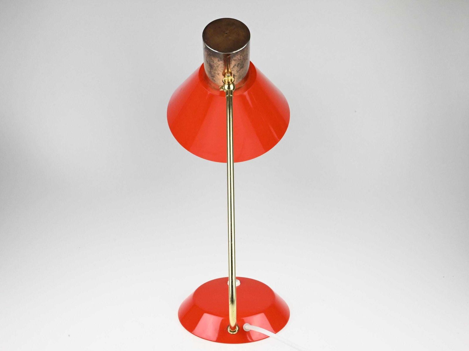 Vintage rode Duitse tafellamp, ook bekend als DDR-lamp, vintage tafellamp, industriële lamp, bureaulamp, mid-century lamp, retro rode lamp, oude lamp photo buy