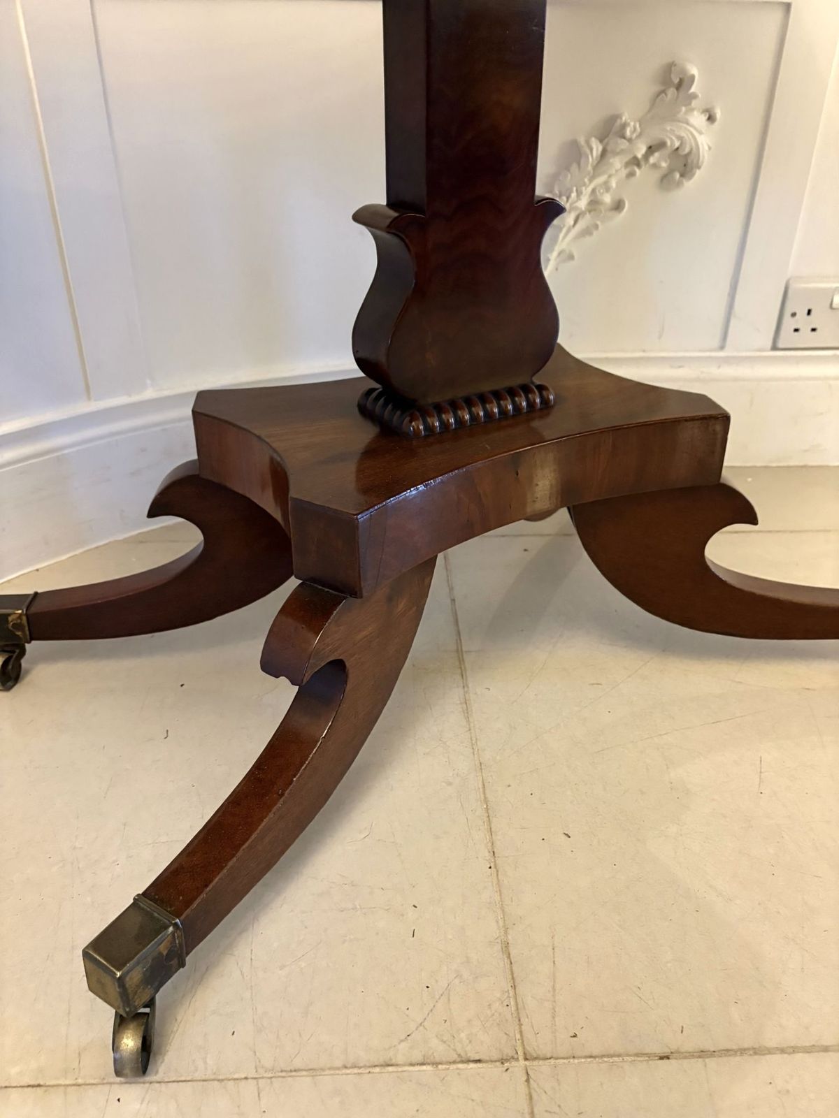 Outstanding Quality Antique 19th Century Figured Mahogany Tea Table photo for sale