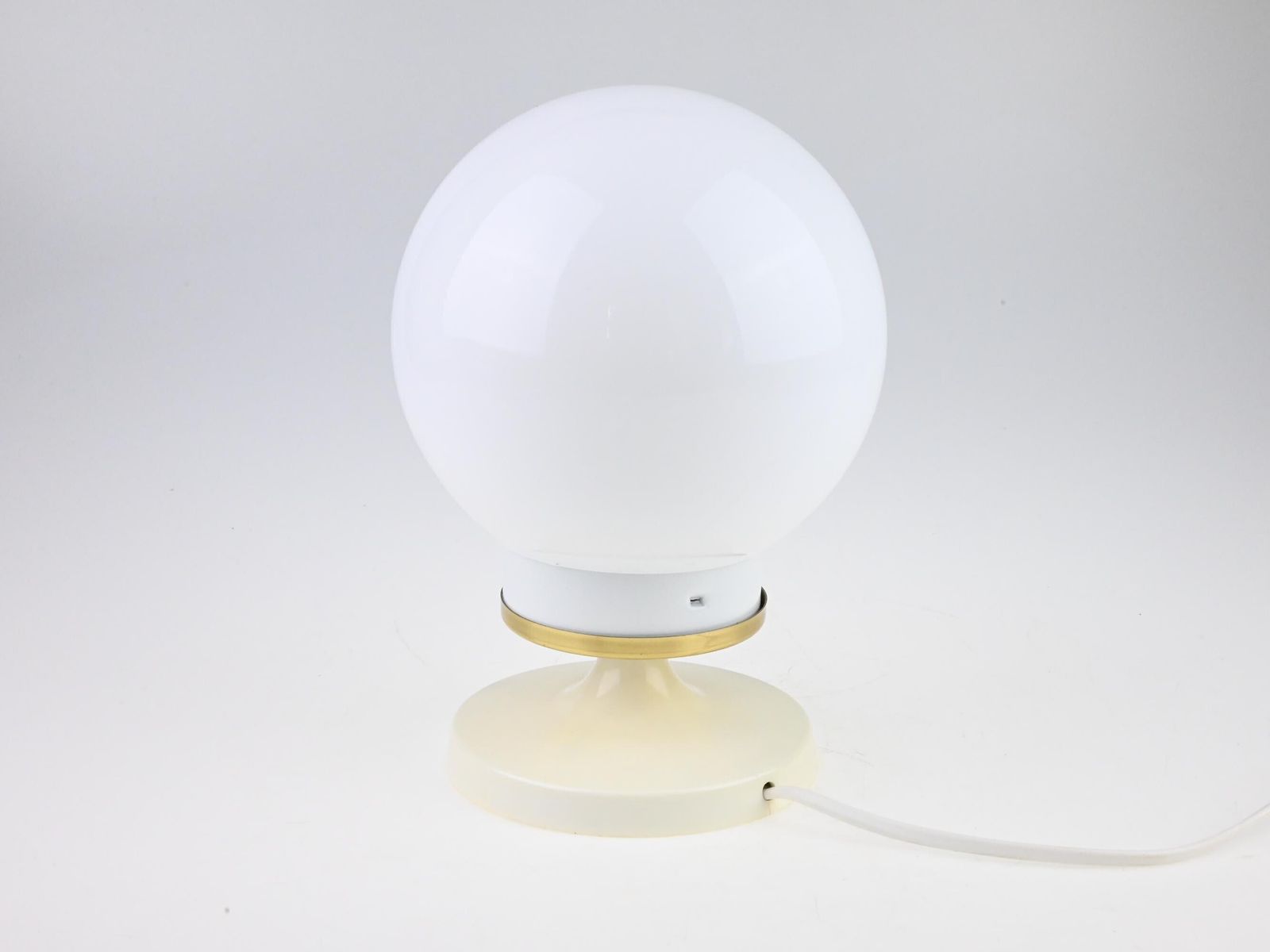 Vintage Glass Table Lamp, Globe Shade, White Table Lamp, Globe Lamp, Glass Globe Lamp, Desk Lamp, Mid Century Lamp, Vintage Light, Old Lamp photo vinterior