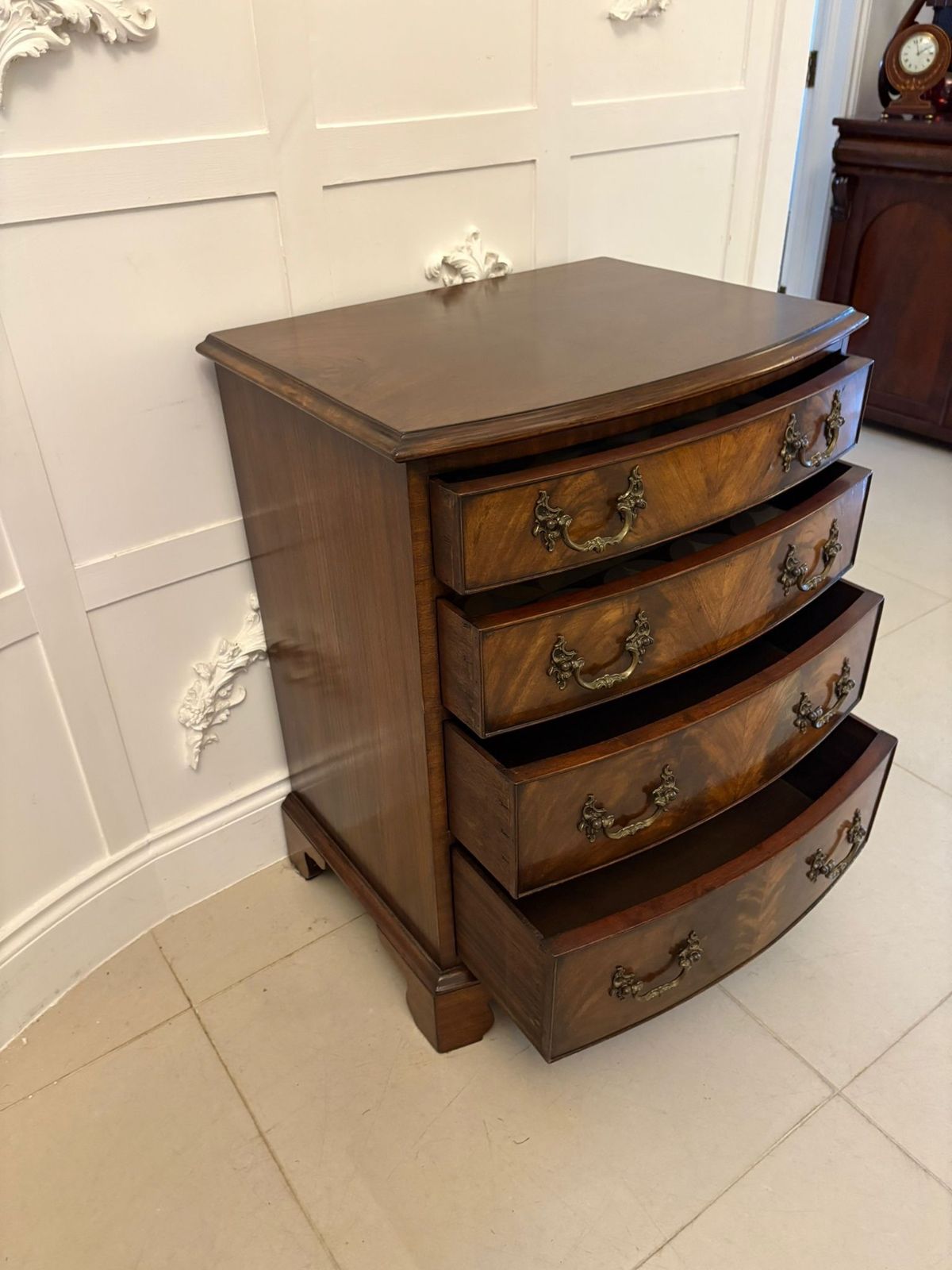Antique Early 20th Century Quality Figured Mahogany Bow Fronted Chest Of Four Drawers photo 1525.0