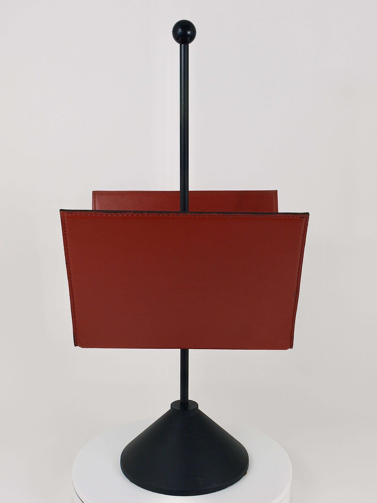 photo vintage Porada Arredi Black Post Modern Leather Magazine Rack News Stand, Italy, 1980s