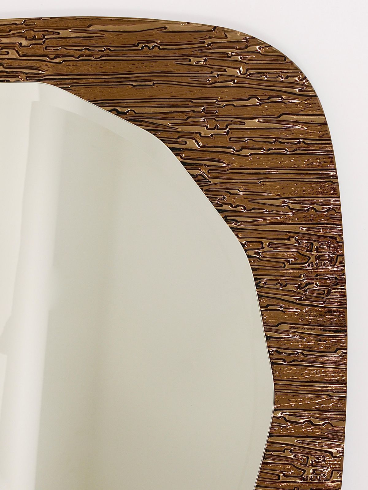 photo vintage Cristal Arte Bronze Gold Scalloped Textured Midcentury Wall Mirror, Italy, 1960s