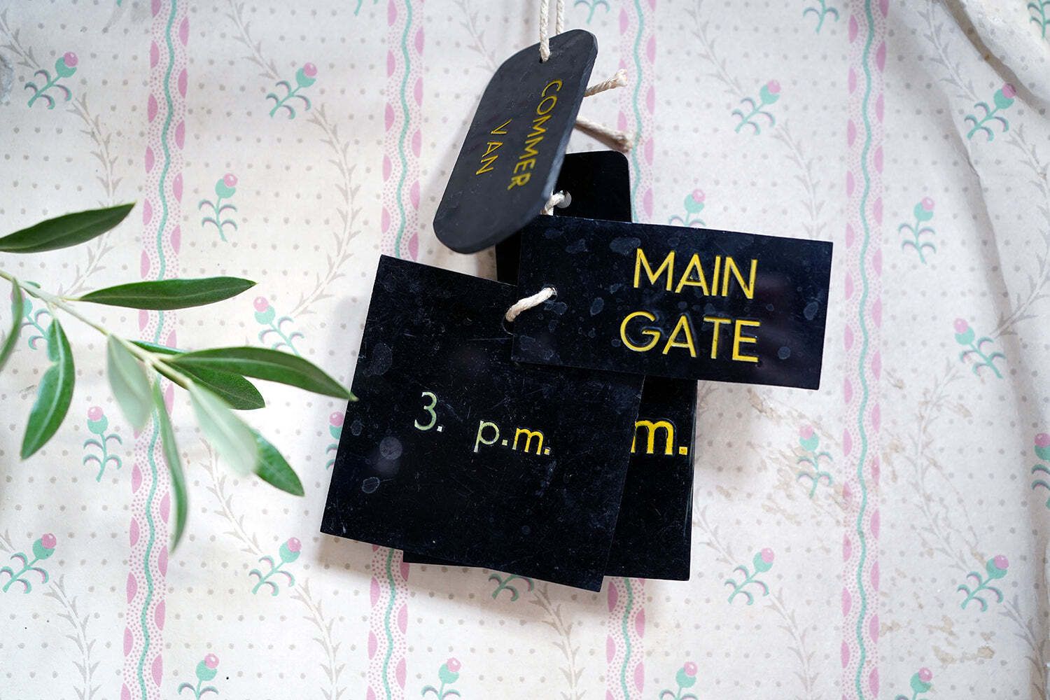 photo vintage Bristol Zoological Gardens: A Group Of Five Mid 20thc Plaque Keyrings C.1950 60