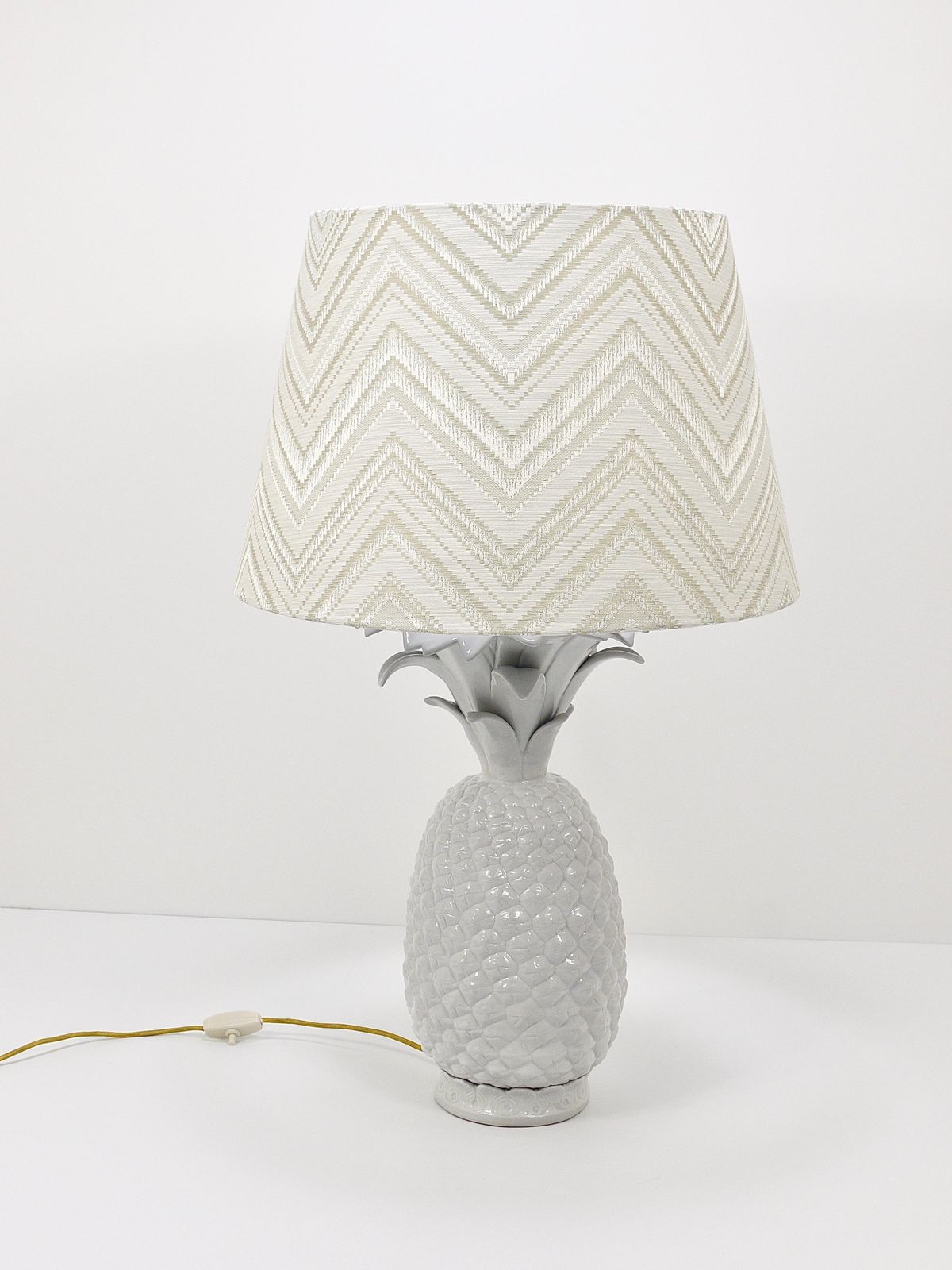 Tommaso Barbi Style White Pineapple Hollywood Regency Table Lamp, Italy, 1970s photo vintage