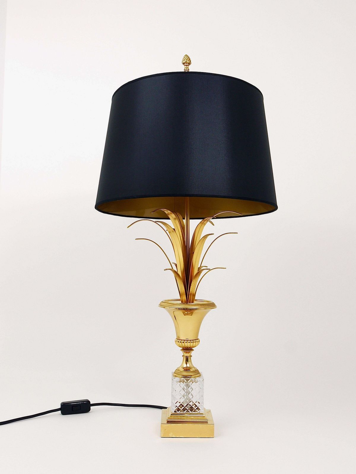 Hollywood Regency Pineapple Leaf Gilt Brass And Glass Table Lamp, France, 1970s photo furniture