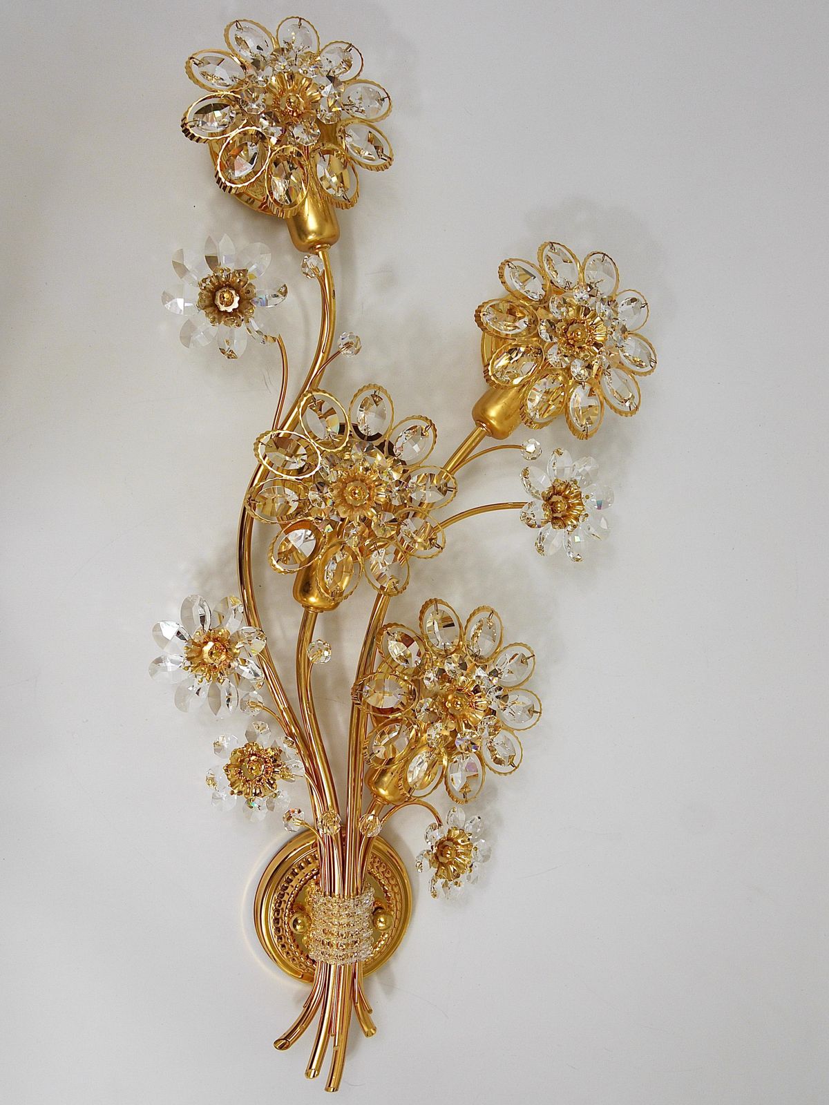 photo vintage Big Ernst Palme Palwa Floral Gilt Brass Crystals Flower Wall Light Sconce, 1970s