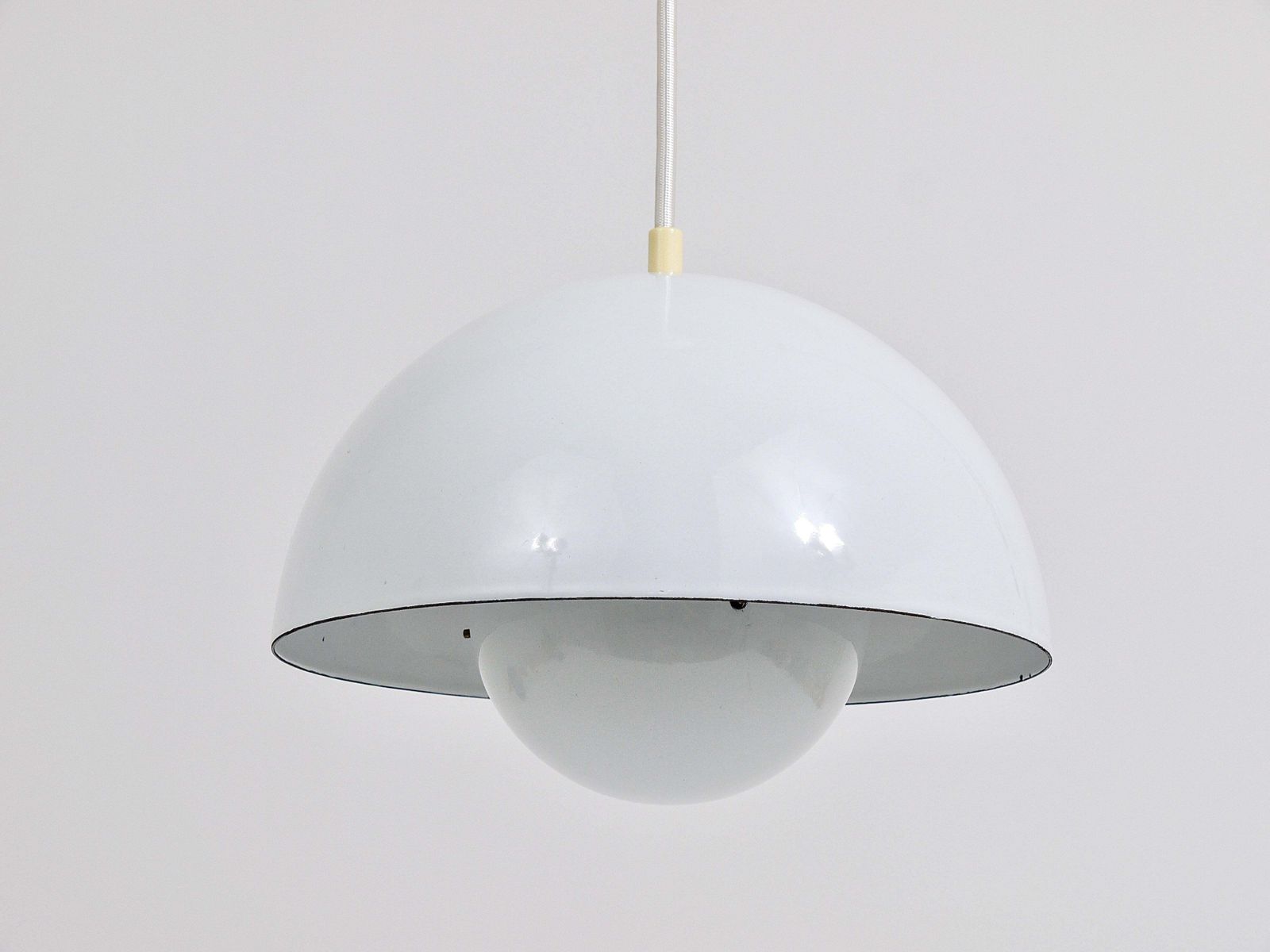 White Verner Panton Flowerpot Pendant Lamp, Louis Poulsen, Denmark, 1969 photo Lighting