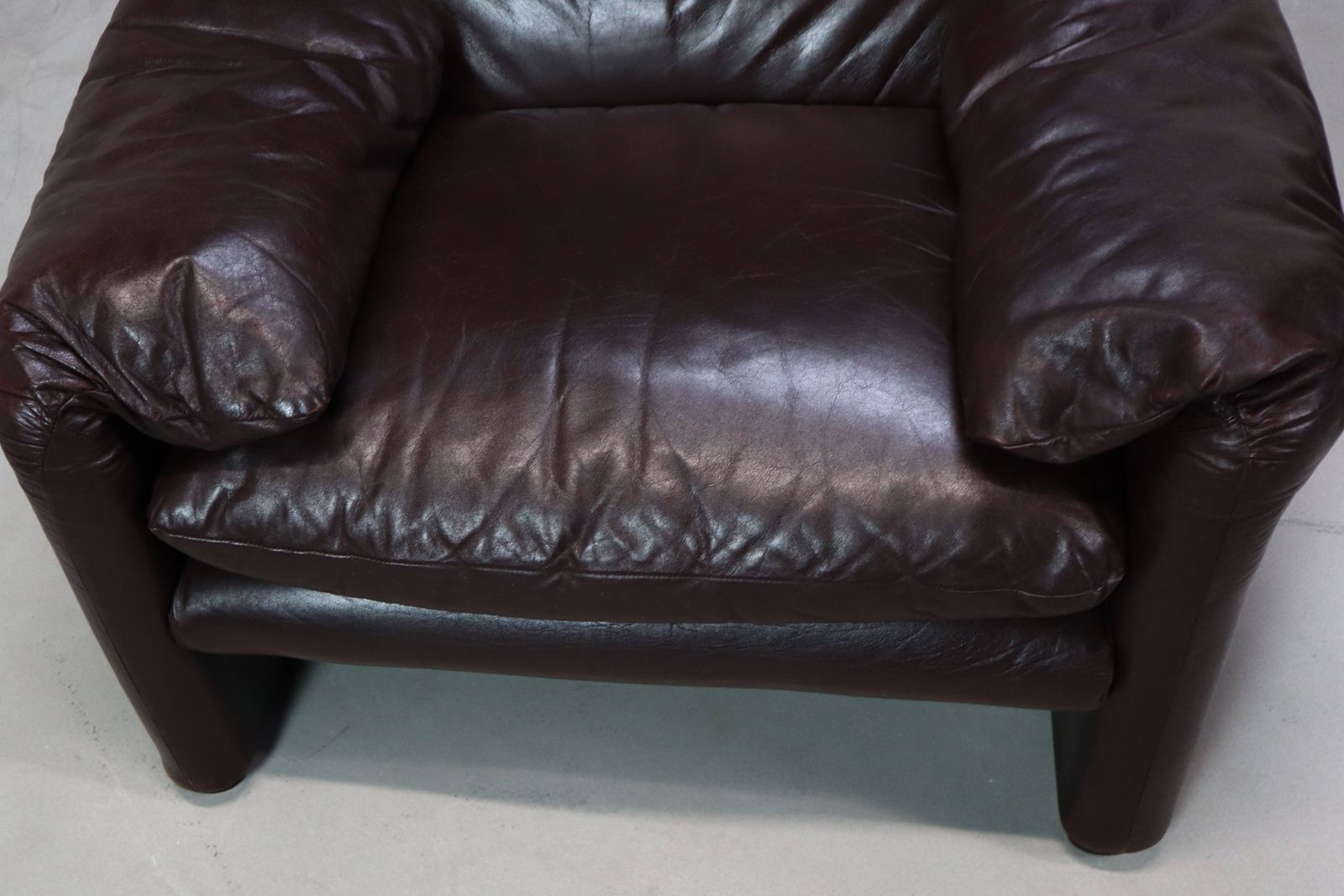 Furniture Pair Of Maralunga Leather Armchairs By Vico Magistretti For Cassina, 1974 photo