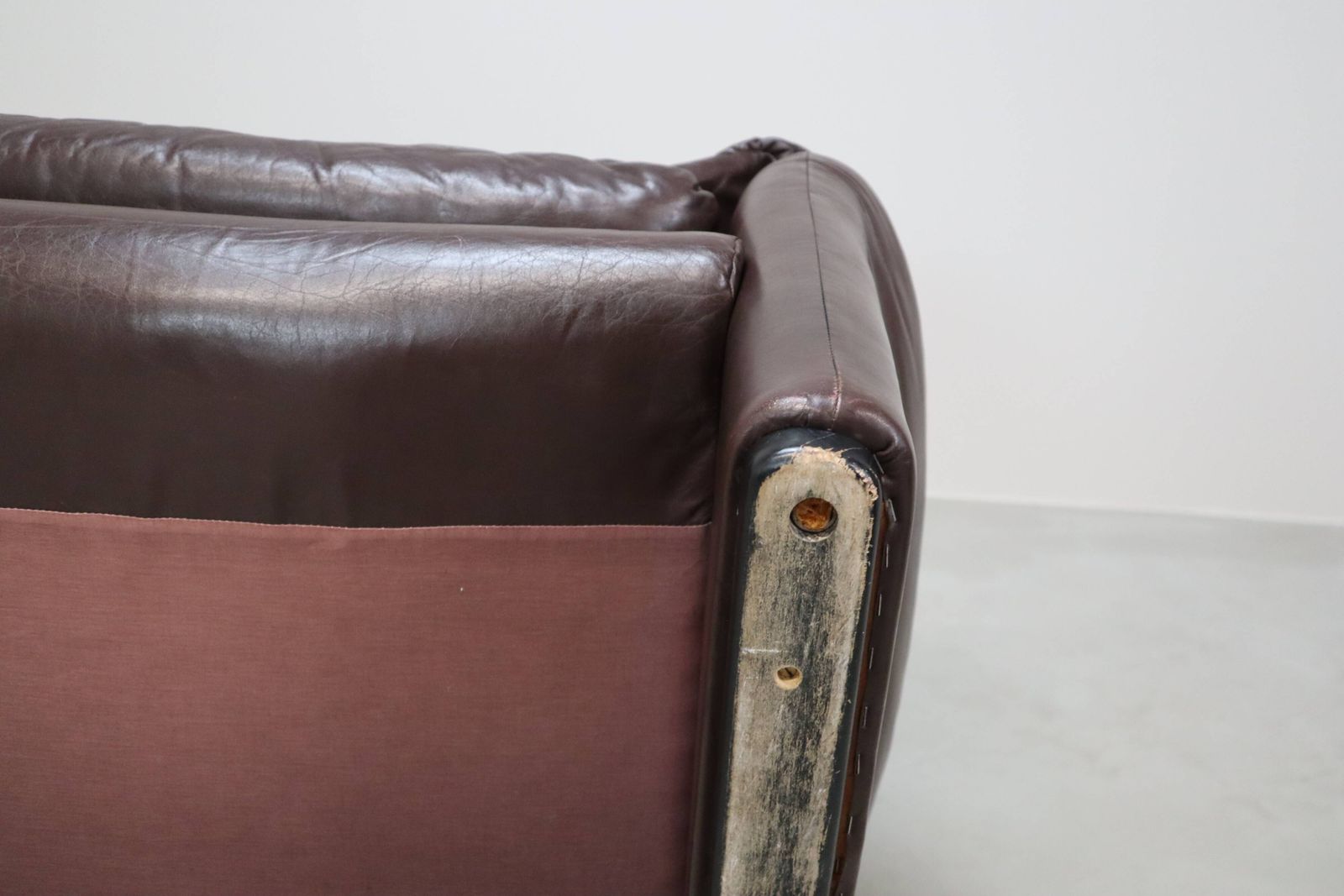 photo buy Pair Of Maralunga Leather Armchairs By Vico Magistretti For Cassina, 1974