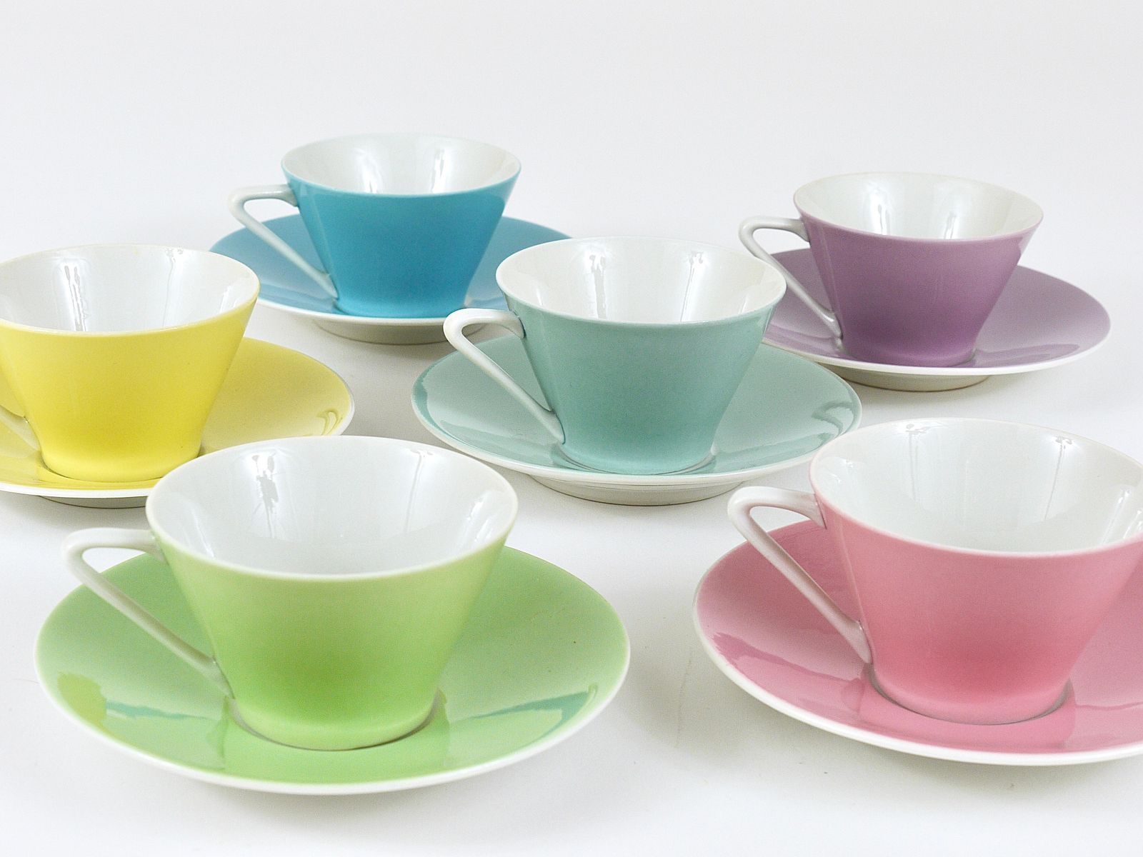6 Midcentury Pastel Daisy Porcelain Espresso Coffee Cups, Lilien, Austria, 1950s photo vinterior