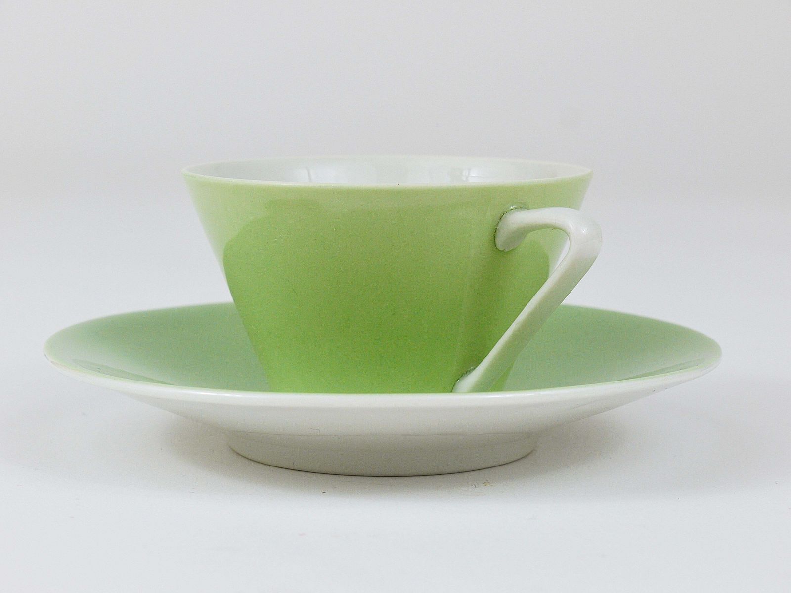 photo for sale 6 Midcentury Pastel Daisy Porcelain Espresso Coffee Cups, Lilien, Austria, 1950s