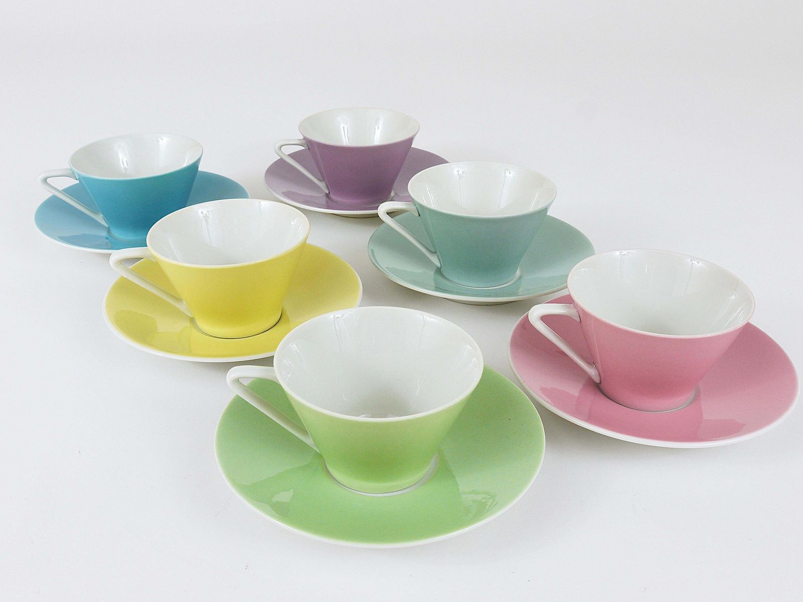 photo vintage 6 Midcentury Pastel Daisy Porcelain Espresso Coffee Cups, Lilien, Austria, 1950s