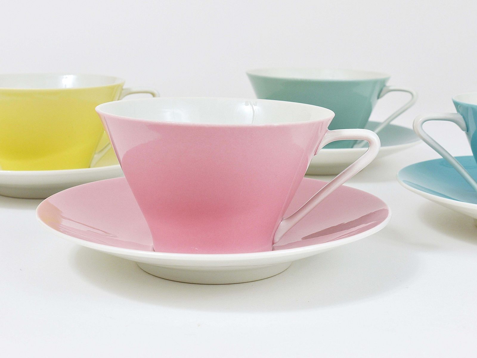 363.0 6 Midcentury Pastel Daisy Porcelain Coffee Cups, Lilien, Austria, 1950s photo