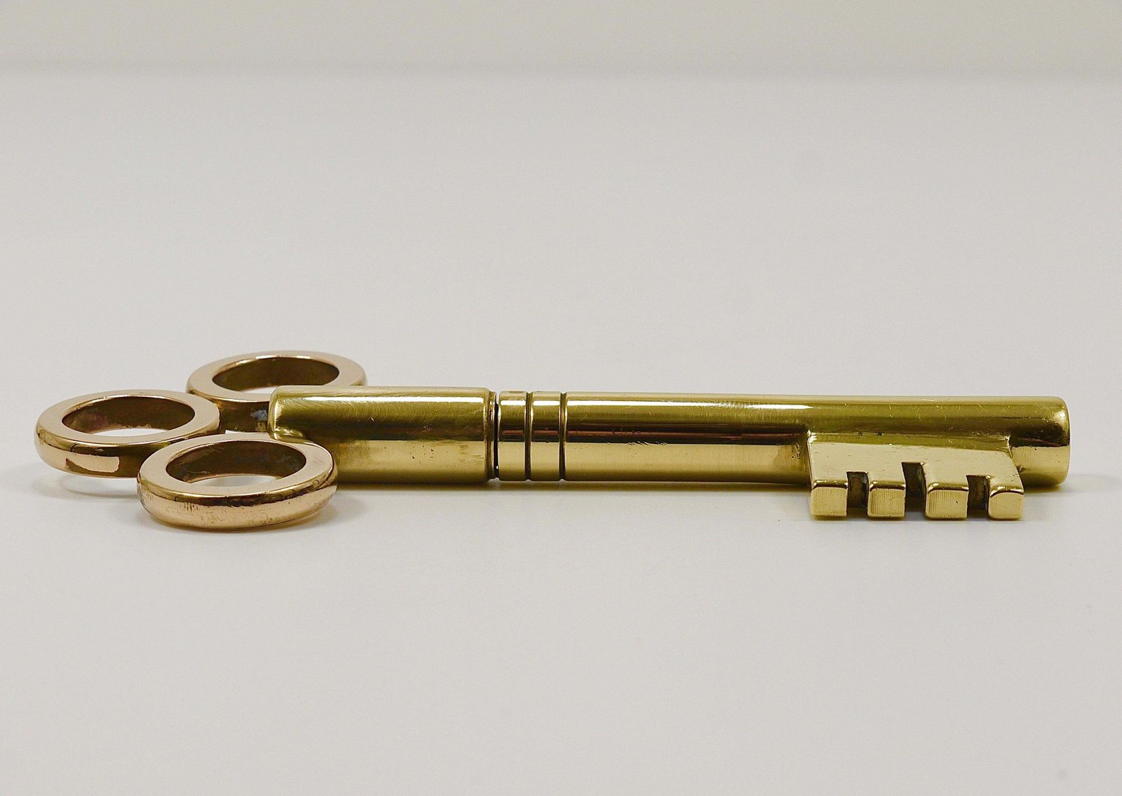 photo vintage Large Carl Aubock Brass Key Corkscrew Bottle Opener Paperweight, Austria, 1950s