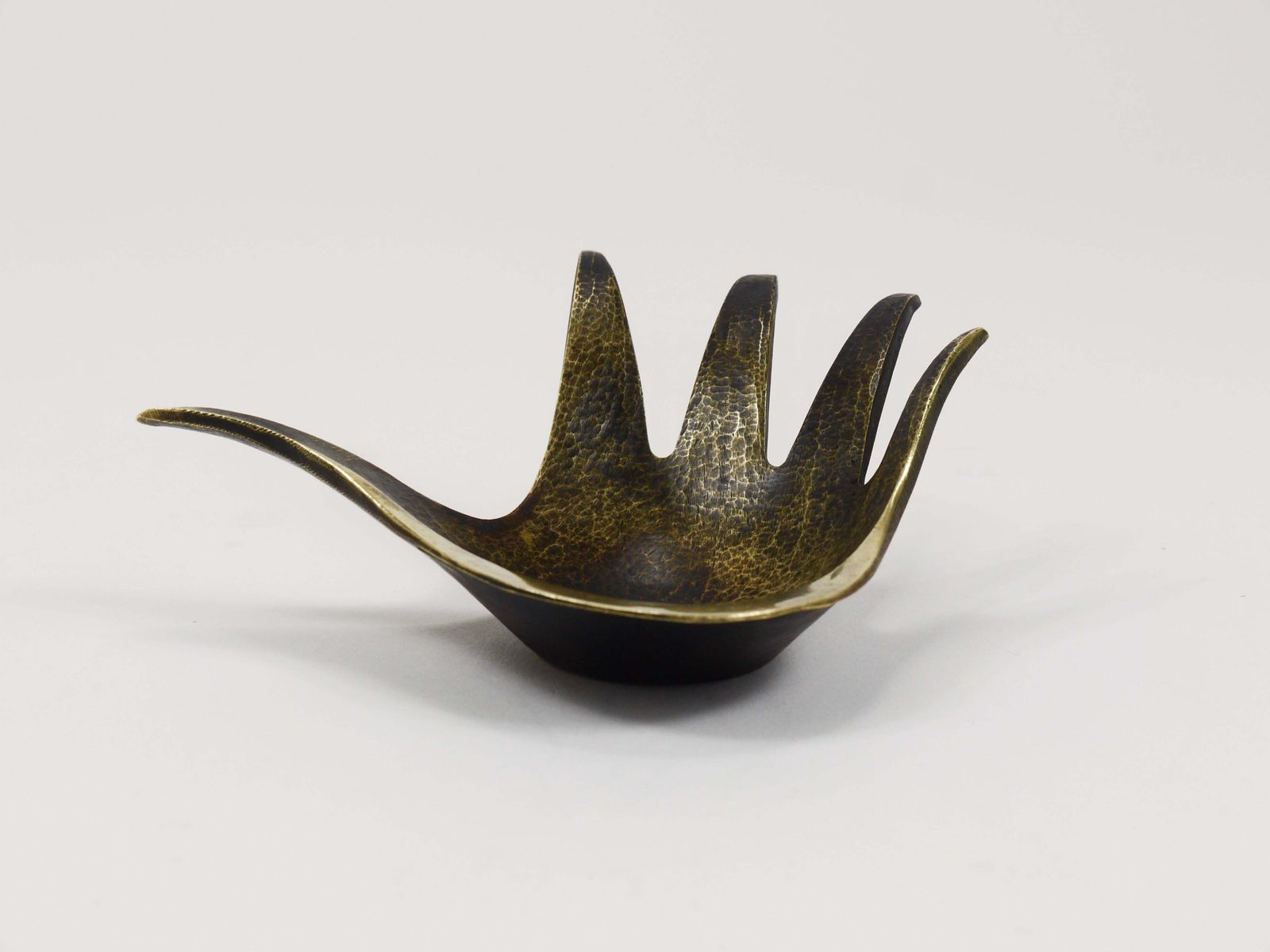photo vinterior Walter Bosse Sculptural Brass Hand Bowl Or Ashtray, Herta Baller, Austria, 1950s