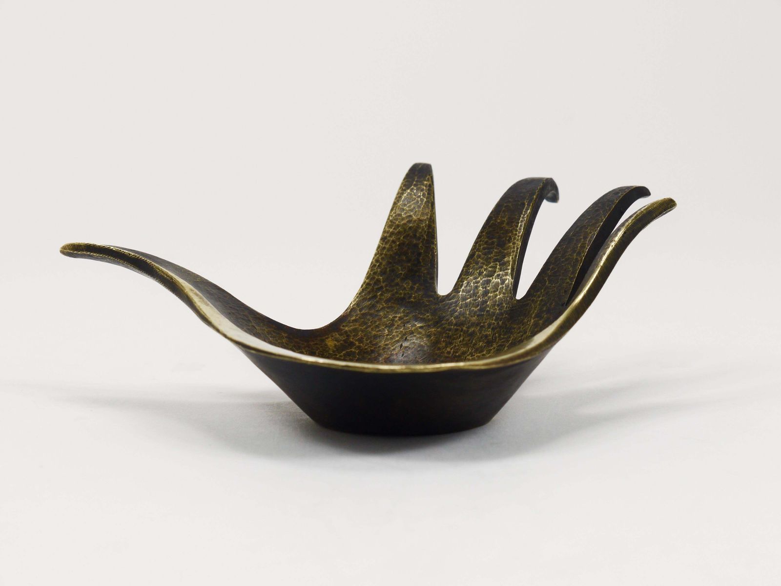 photo vintage Walter Bosse Sculptural Brass Hand Bowl Or Ashtray, Herta Baller, Austria, 1950s