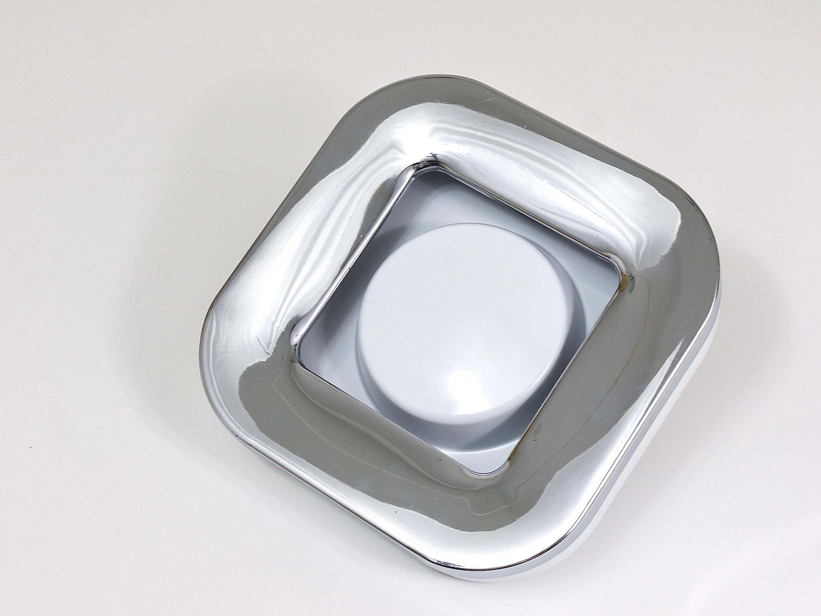 Ico Parisi Square White Ashtray, Chrome & Melamine By Lamperti, Italy, 1970s photo vinterior