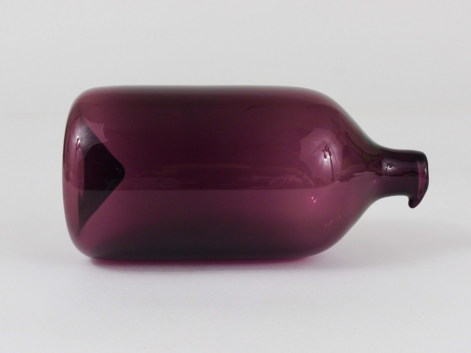 photo vintage Signed Purple Timo Sarpaneva Pullo Bird Bottle Glass Vase, Iittala, Finland