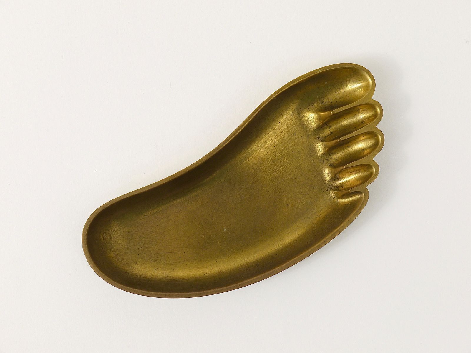 photo furniture Werkstätte Hagenauer Sculptural Foot Bowl Or Tray, Midcentury, Brass, Austria