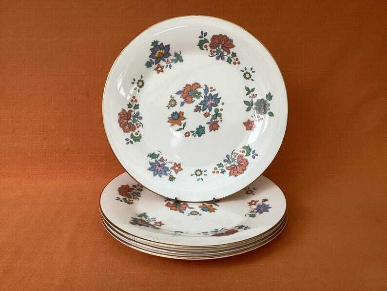 photo for sale 1970s Royal Doulton ‘Madrigal’ Dinner Plates H5014 (Set Of 4), Royal Doulton Madrigal Design, Fine Bone China, Royal Doulton 10.5” Plates
