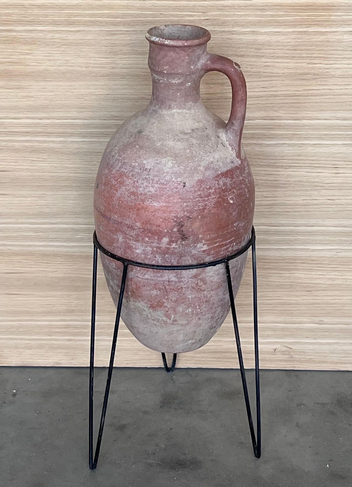 Vase amphore en terre cuite avec anse et support en métal, 1890 photo for sale