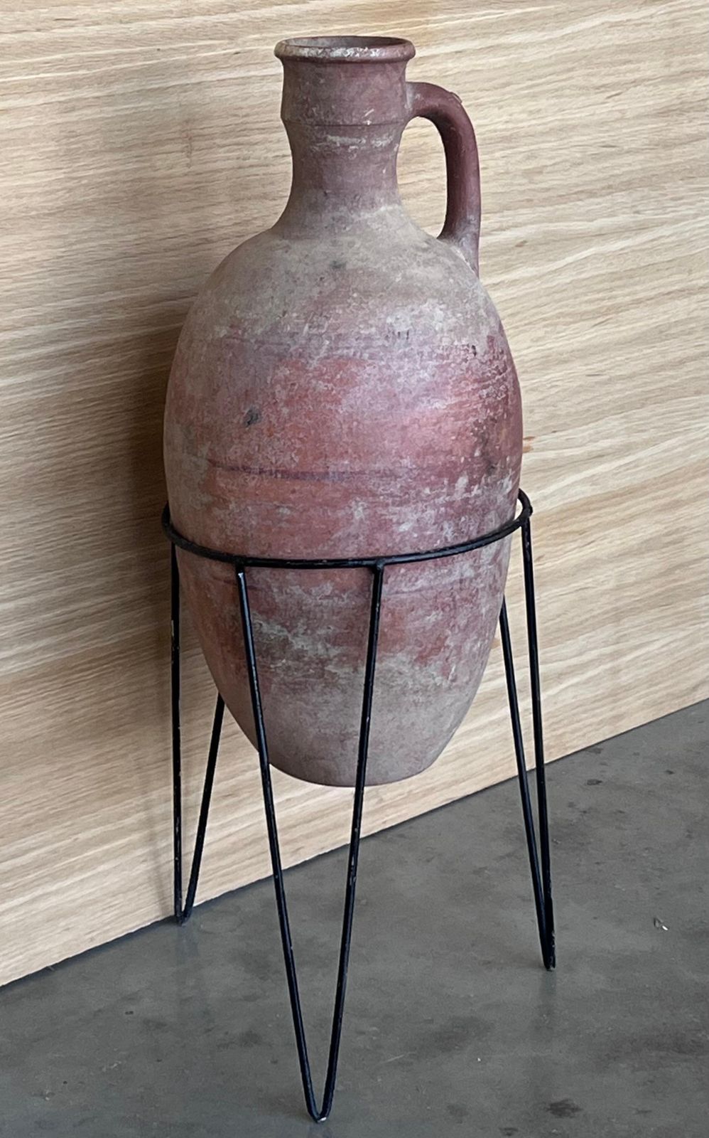Vase amphore en terre cuite avec anse et support en métal, 1890 photo Décoration