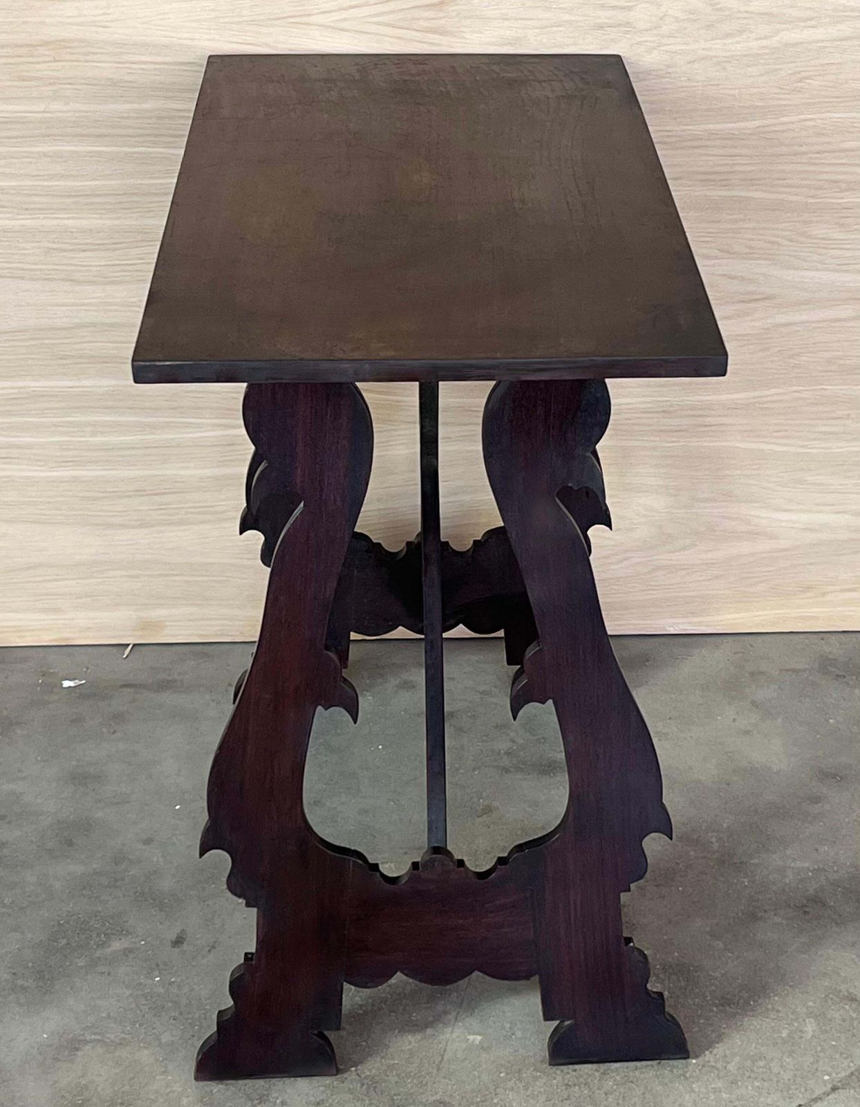 photo for sale Table d'appoint baroque espagnole ébonisée, pieds en lyre, XIXe siècle