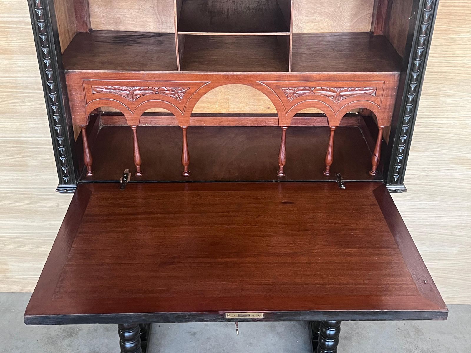 Cabinet sur piédestal de style baroque espagnol, Bargueno ou Varqueno, XXe siècle photo buy