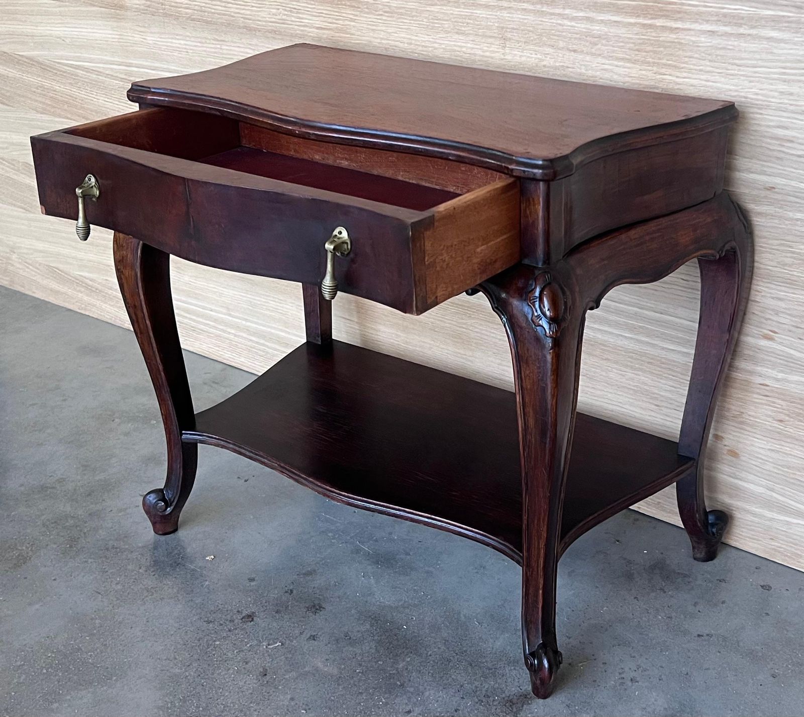 photo furniture Tables de chevet françaises à tiroir et pieds en cabriole, années 1900, lot de 2