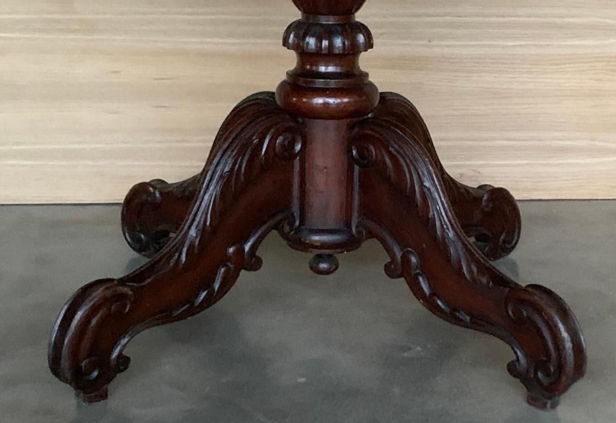 French Victorian Mahogany Carved Round Center Pedestal Table photo vinterior