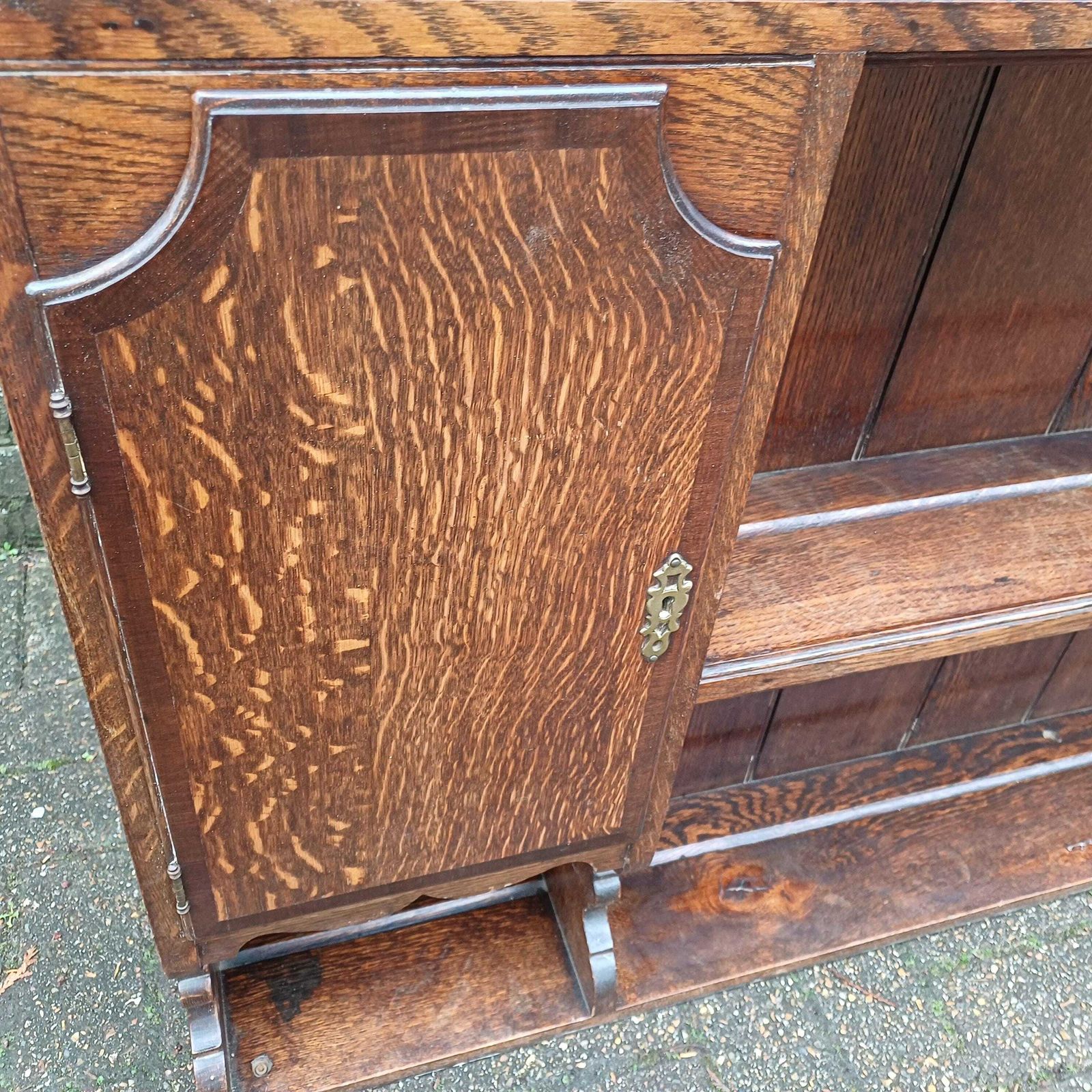 photo furniture Huge Imposing 6ft Victorian Plate Rack Dresser Top Display Shelves Made Of Solid Oak With 2 Cupboards