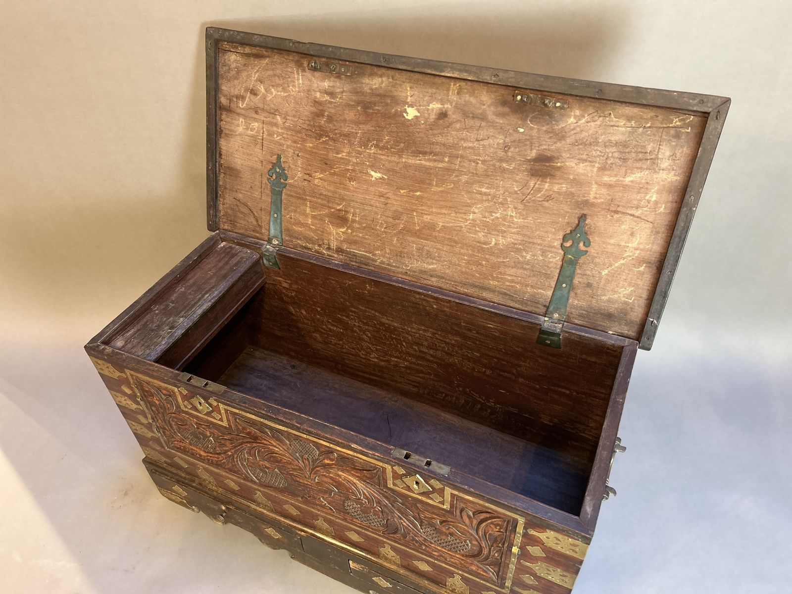 C19h Hardwood Zanzibar Chest photo vintage
