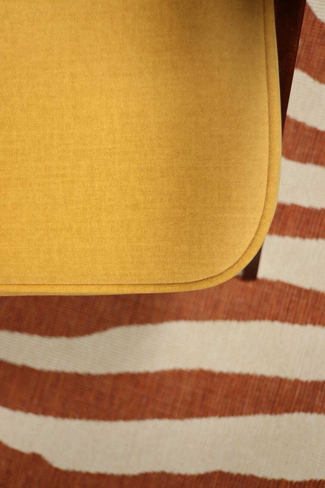 Vintage fauteuil, mid-century design, gele pluche bekleding, Scandinavisch houten frame, jaren 1960 photo buy