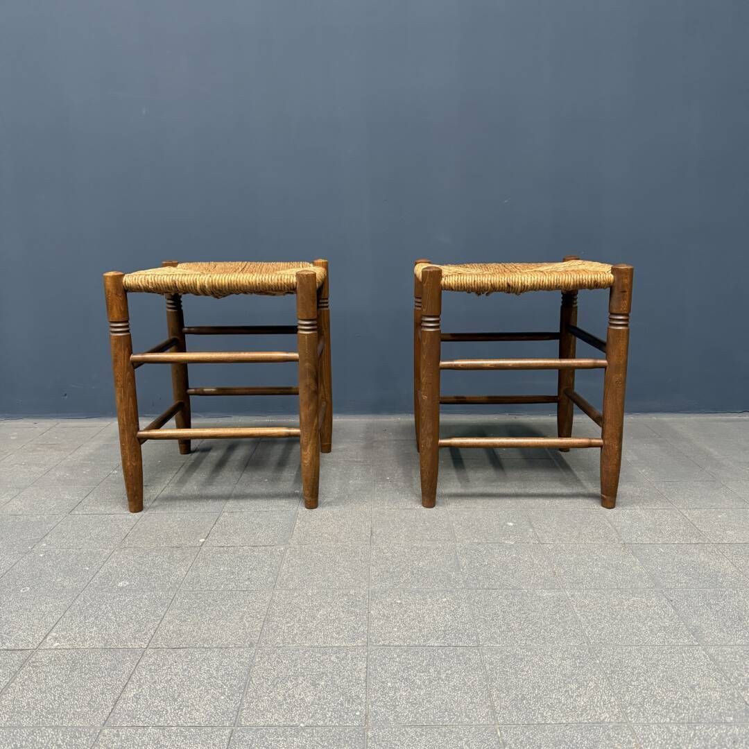 Set Nederlandse Beukenhouten Krukken Met Bekleding Met Paspelrand photo Meubels