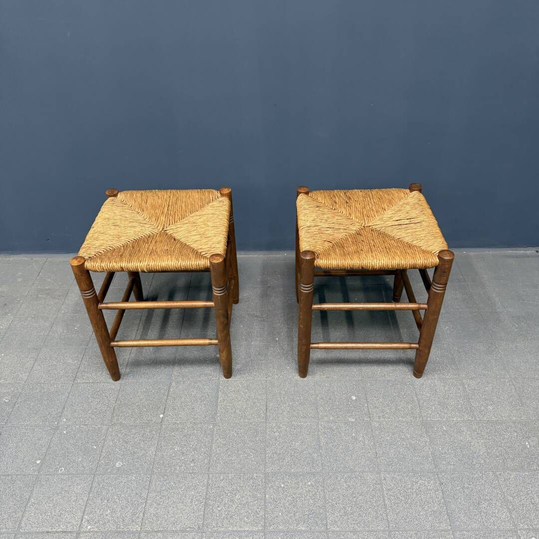 Set Nederlandse Beukenhouten Krukken Met Bekleding Met Paspelrand photo 178.0
